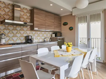 Maison Anna à Luino : 8 pers., balcon et terrasses - Photo 5