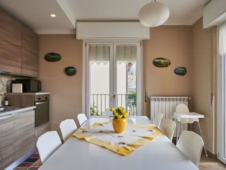 Maison Anna à Luino : 8 pers., balcon et terrasses - Photo 9