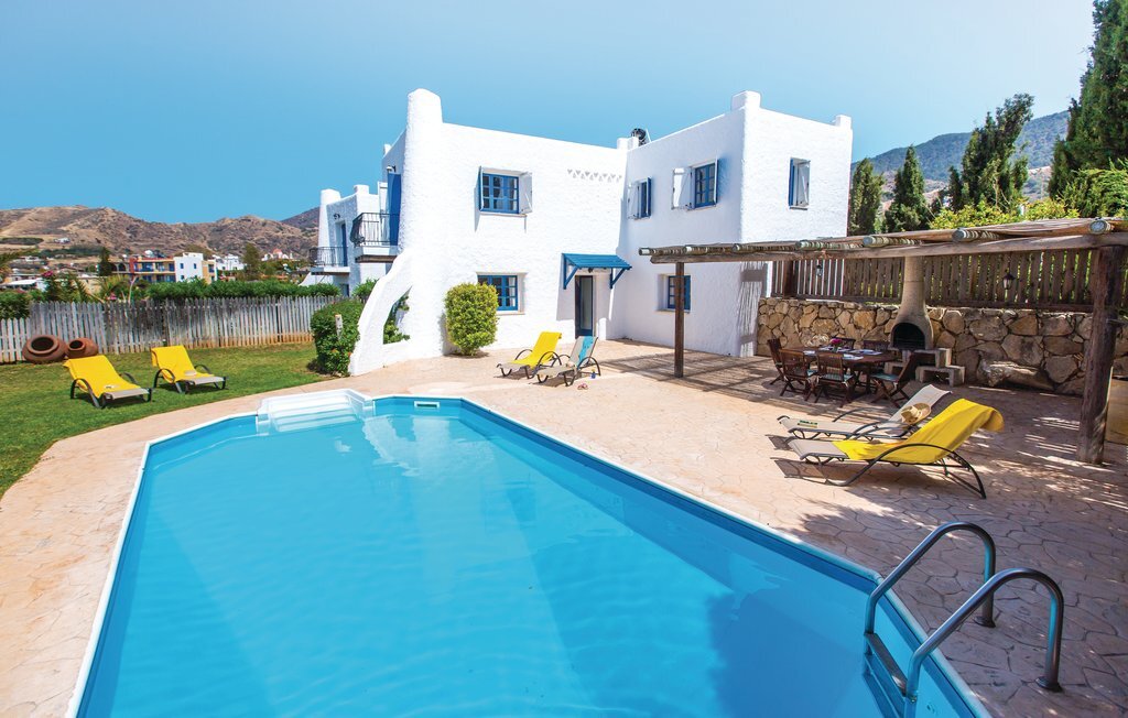 Maison 3 chambres avec piscine à Pomos, vue mer - Photo 1