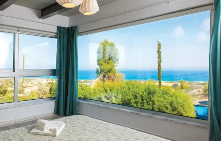 Maison vue mer perchée sur rocher à Argaka : photo 6