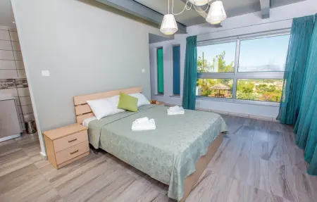 Maison vue mer perchée sur rocher à Argaka : photo 7