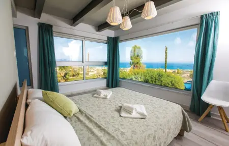 Maison vue mer perchée sur rocher à Argaka : photo 8