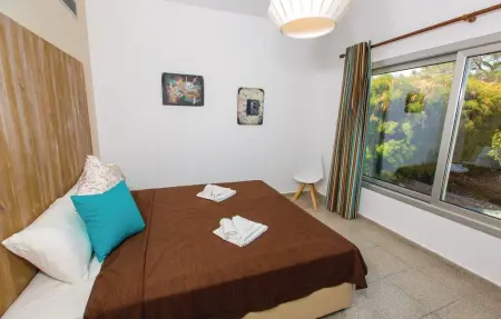 Maison vue mer perchée sur rocher à Argaka : photo 10