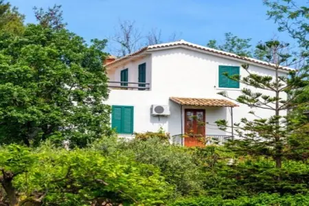 Location villa à Ricadi, Villa spacieuse en Calabre avec piscine partagée