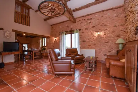 Maison au milieu des champs avec piscine, Belle maison de vacances avec piscine clôturée - Photo 1