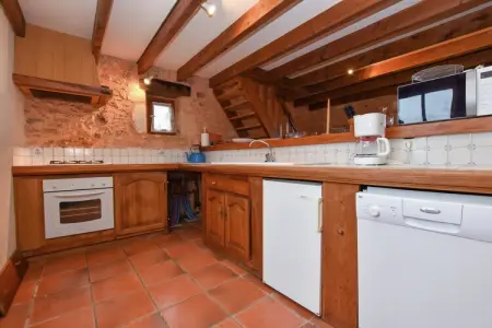 Maison au milieu des champs avec piscine, Belle maison de vacances avec piscine clôturée - Photo 3