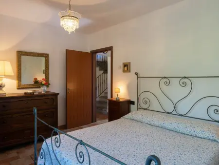 La Badia, gîte 7 chambres avec piscine à Vicchio : photo 13