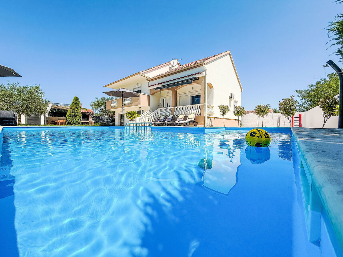 Maison Tina & Tino avec piscine privée à Zadar - Photo 1