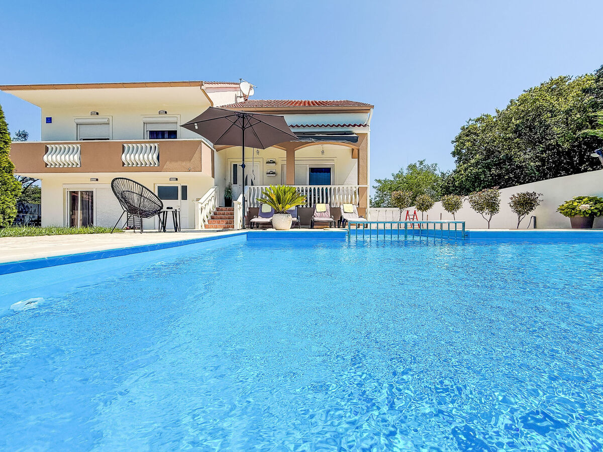 Maison Tina & Tino avec piscine privée à Zadar - Photo 2
