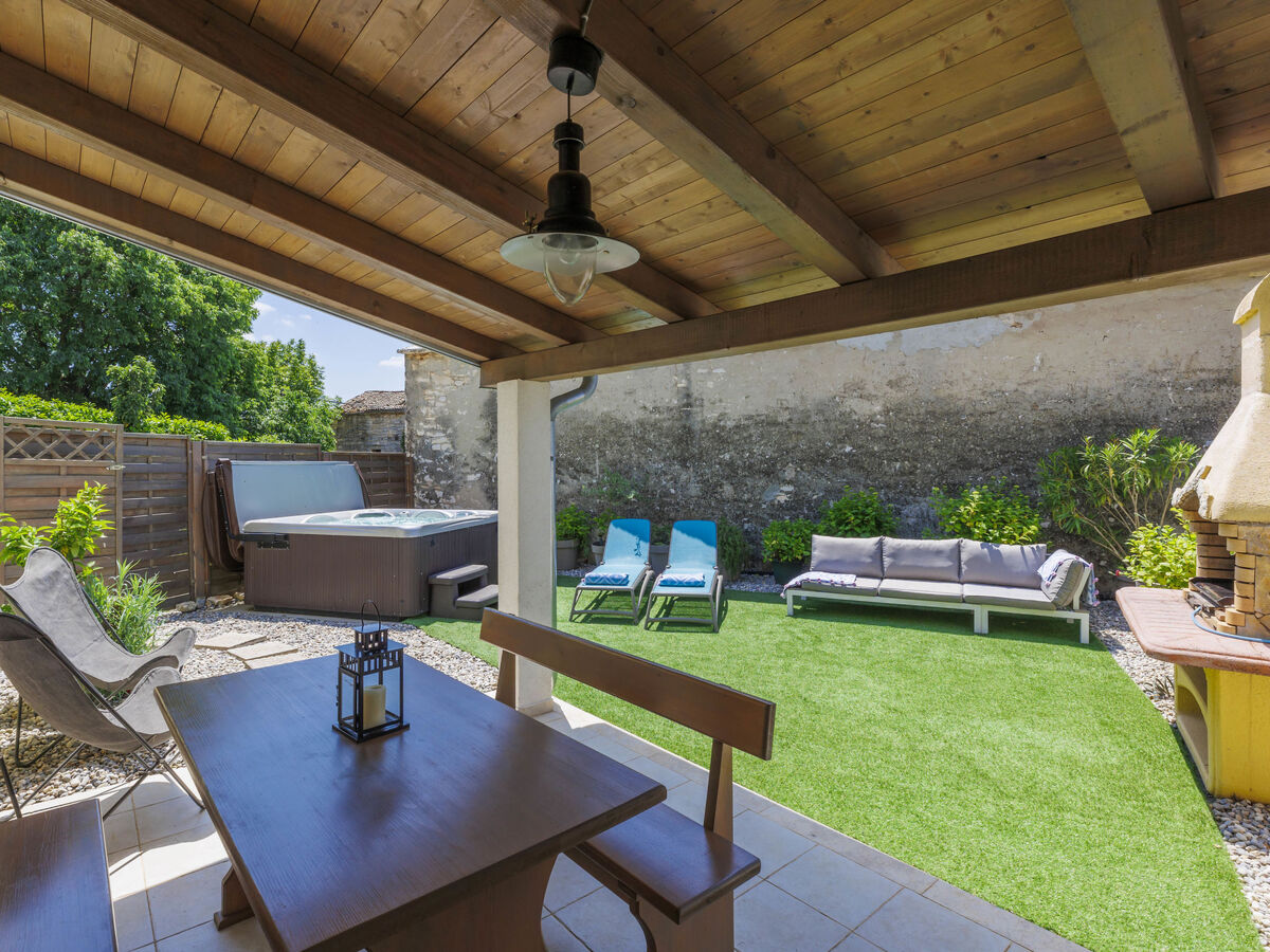 Maison Ana à Rovinj : 2 chambres, terrasse et jacuzzi - Photo 2