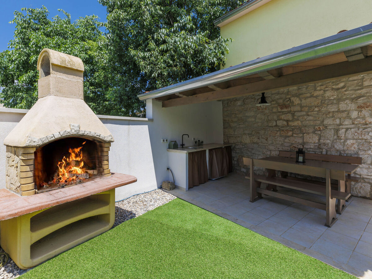 Maison Ana à Rovinj : 2 chambres, terrasse et jacuzzi - Photo 3