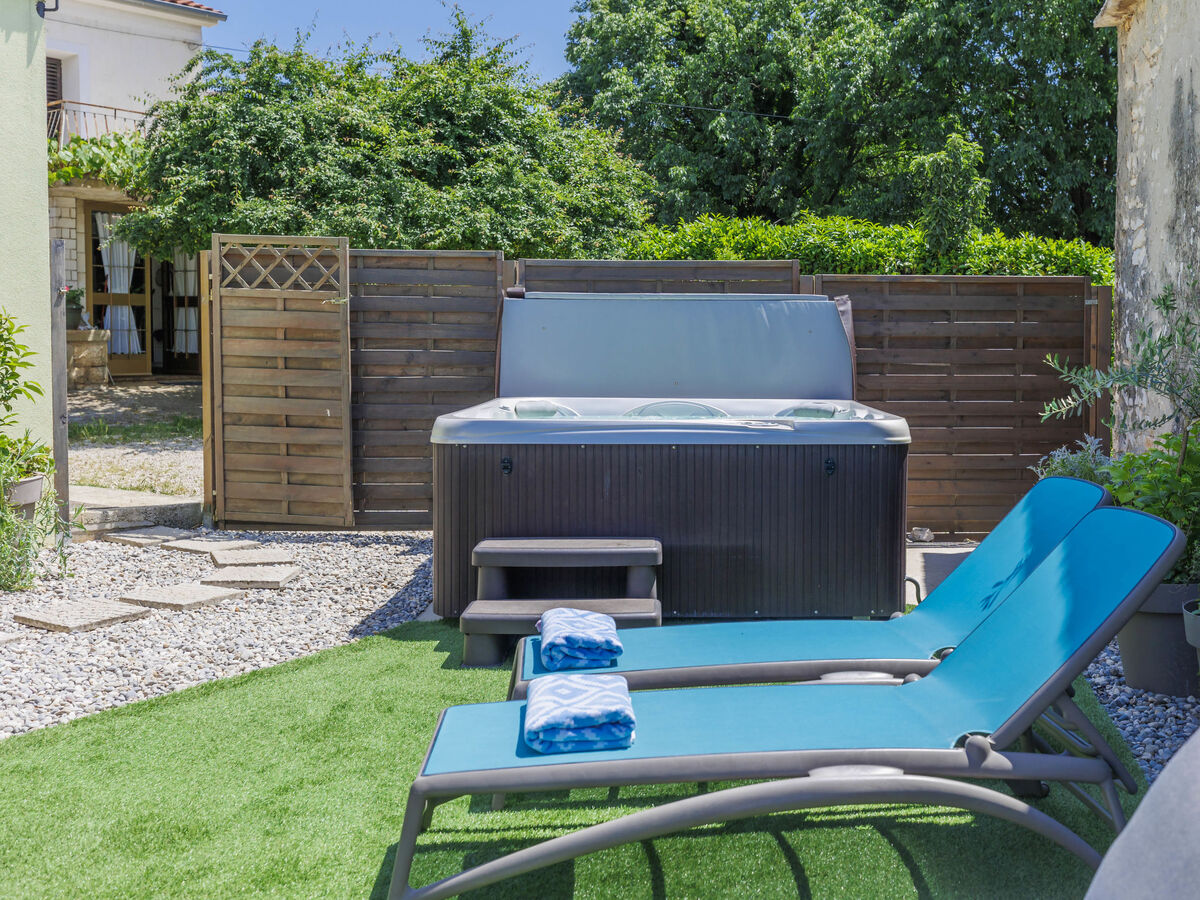 Maison Ana à Rovinj : 2 chambres, terrasse et jacuzzi - Photo 22