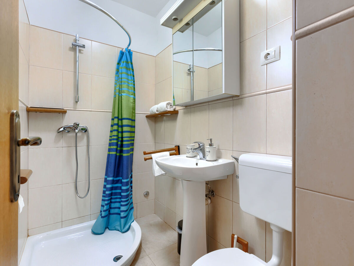 Maison Ana à Rovinj : 2 chambres, terrasse et jacuzzi - Photo 26
