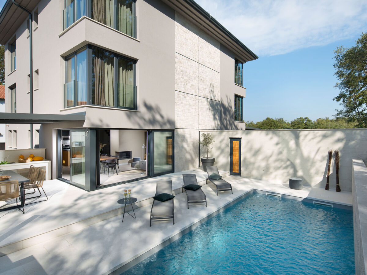 Maison 4 chambres Umag, piscine chauffée privée - Photo 1