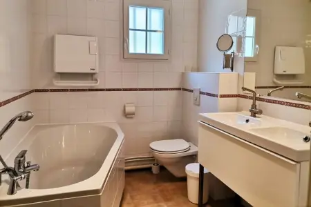 Bourg Est 3, Villa avec jardin près de beau terrain de golf - Photo 32