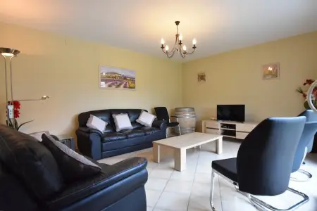 Villa spacieuse avec piscine - Photo 2