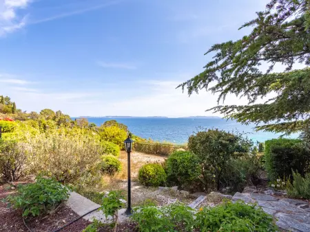 Les Floralies II – Appartement avec vue mer au Lavandou : photo 3