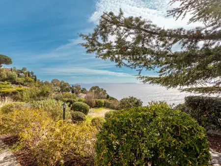 Les Floralies II – Appartement avec vue mer au Lavandou : photo 17