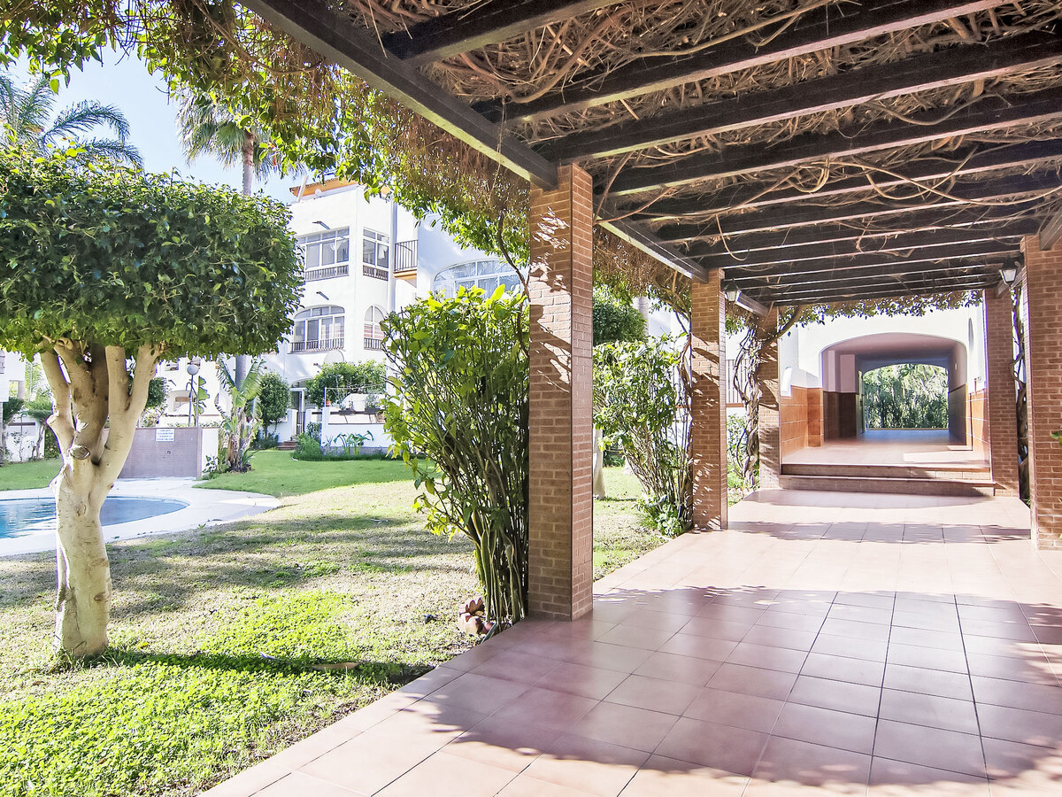 Appartement Los Nadales à Benalmádena, terrasse vue piscine - Photo 30