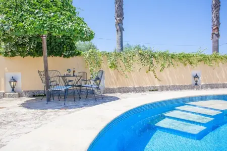 Villa La Sort Llarga à Pollença, piscine et porche jeux : photo 7