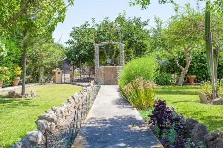 Villa La Sort Llarga à Pollença, piscine et porche jeux : photo 10