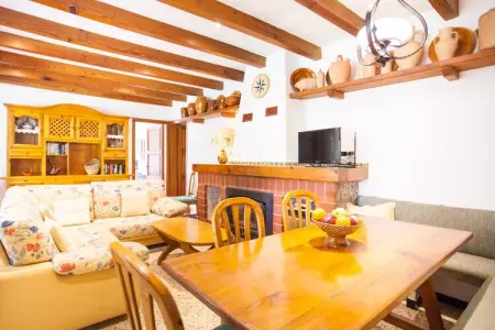 Villa La Sort Llarga à Pollença, piscine et porche jeux : photo 13