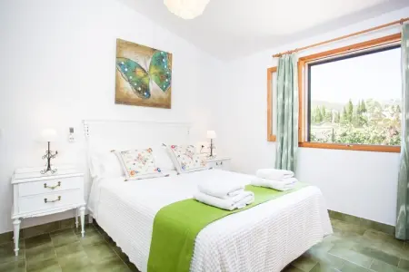 Villa La Sort Llarga à Pollença, piscine et porche jeux : photo 17