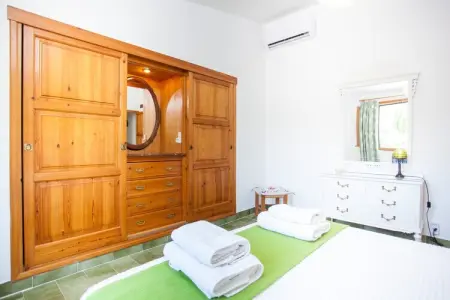 Villa La Sort Llarga à Pollença, piscine et porche jeux : photo 18