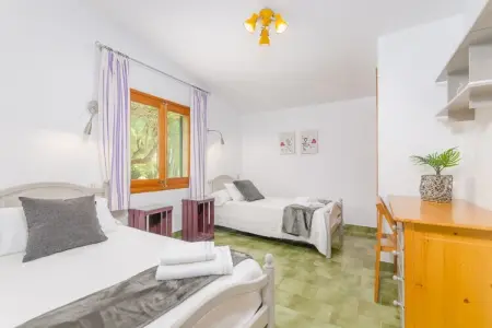 Villa La Sort Llarga à Pollença, piscine et porche jeux : photo 19