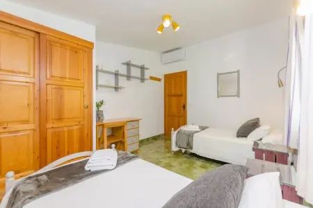 Villa La Sort Llarga à Pollença, piscine et porche jeux : photo 20