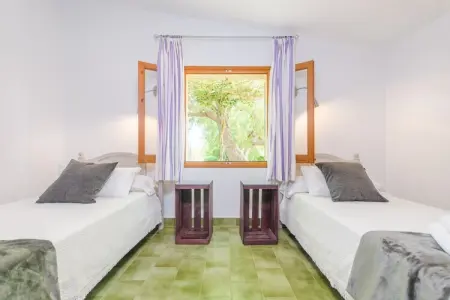 Villa La Sort Llarga à Pollença, piscine et porche jeux : photo 22