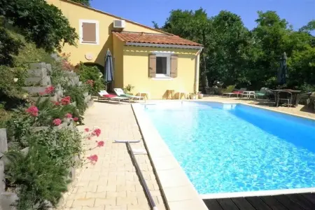 Location villa à Saint Paul trois Chateaux, Villa avec piscine privée et vue panoramique