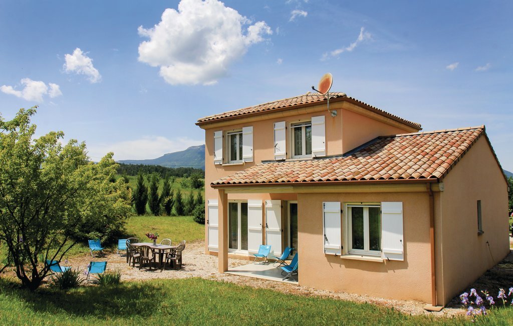 Maison 4 chambres à Saint Roman, 800 m² de jardin - Photo 1