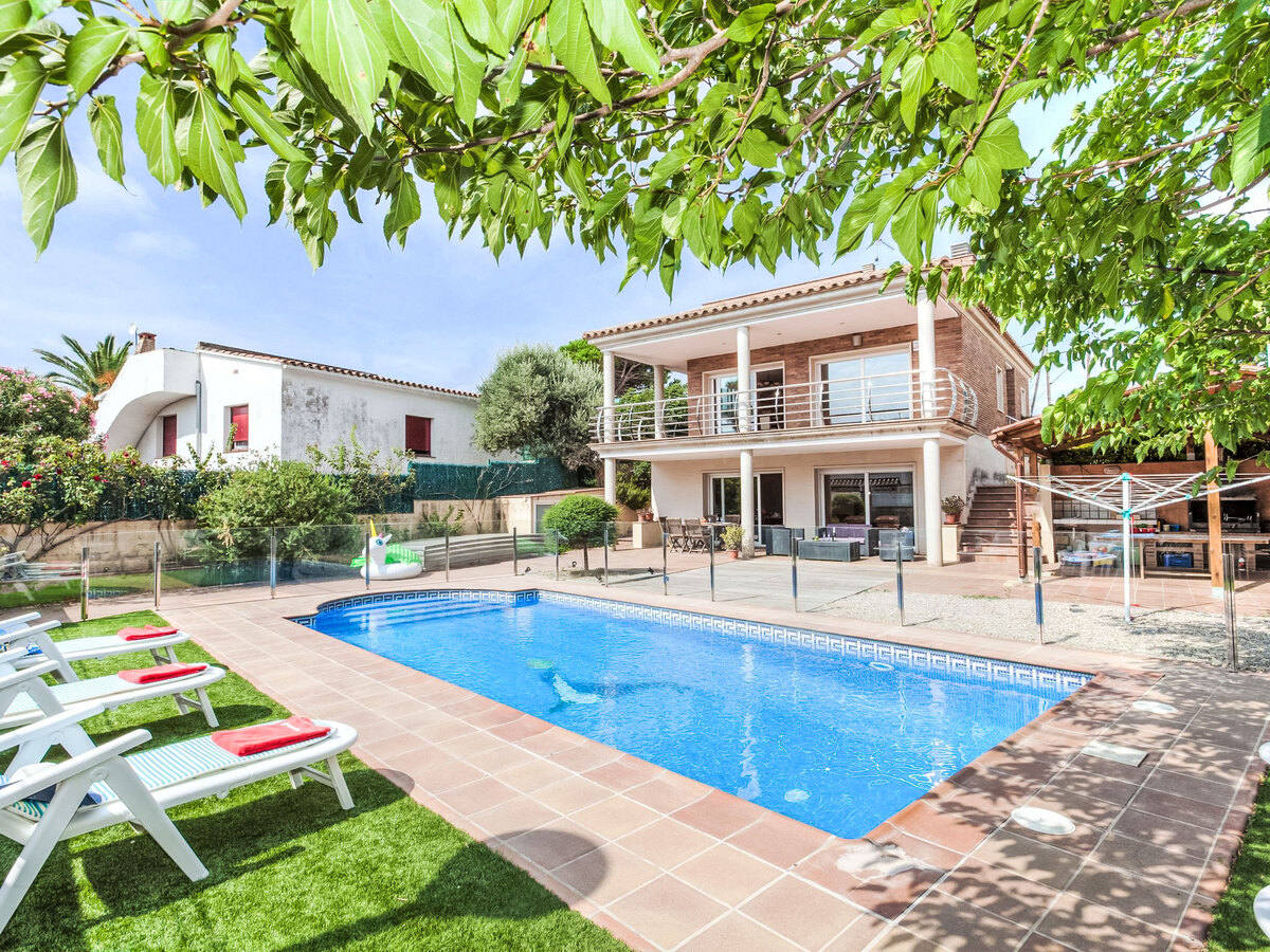 Villa Dorian – piscine privée et jardin clos à 1 km de la mer - Photo 1