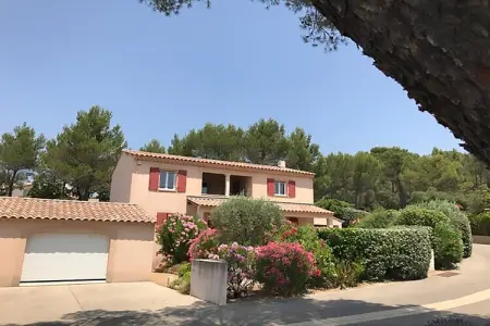Saumane, Villa à Saumane avec Piscine et Golf - Photo 3