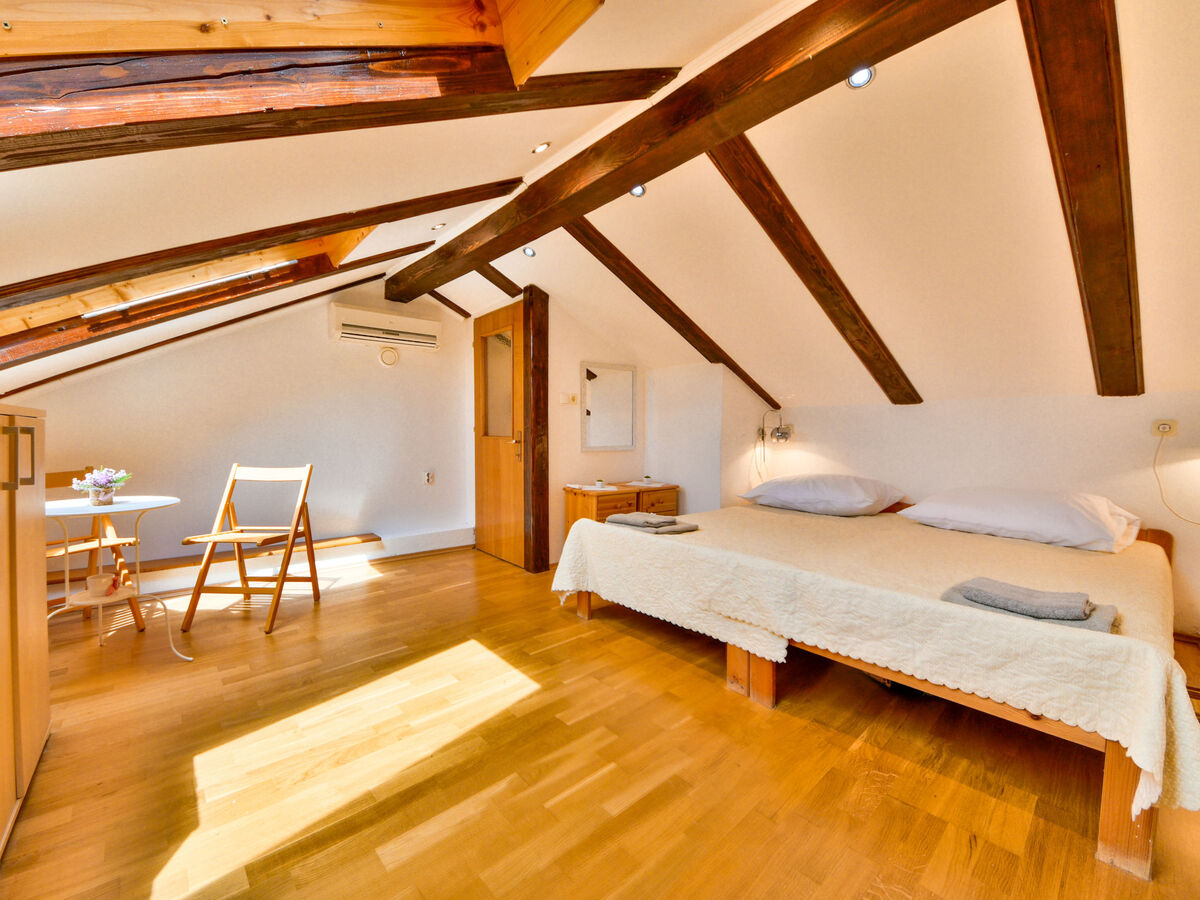 Divna, maison rénovée à 100 m de la mer à Selce - Photo 5