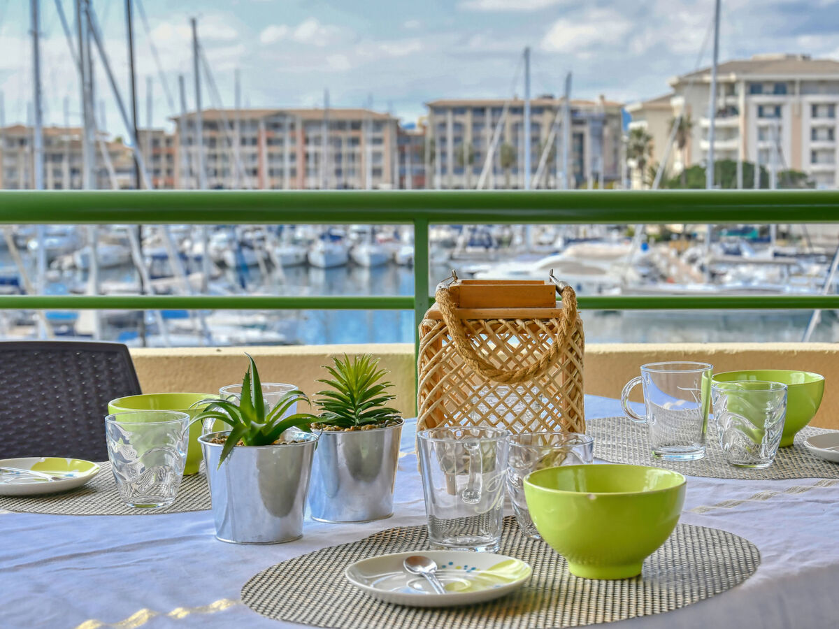 Appartement Bleu Marine à Fréjus, vue mer et port - Photo 4