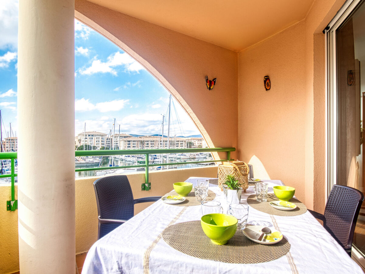 Appartement Bleu Marine à Fréjus, vue mer et port - Photo 14