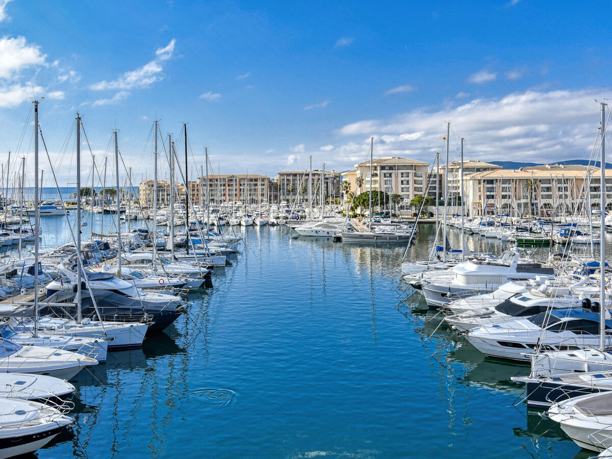 Appartement Bleu Marine à Fréjus, vue mer et port - Photo 16