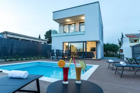 Villa Tuta, Villa à Pakoštane près de Plage & Piscine - Photo 1