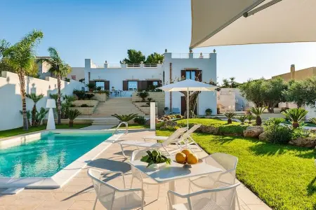 La Pigna Bianca, Villa à Marausa avec Piscine et Sauna - Photo 1