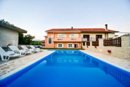 Location appartement à Slivnica, Appartement à Slivnica avec piscine privée