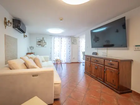 Maison Aleksandra à Pula, 6 pers, terrasse couverte : photo 5