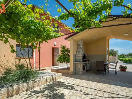 Maison Aleksandra à Pula, 6 pers, terrasse couverte : photo 11