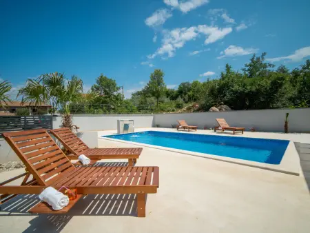 Maison Ivana, 3 chambres avec piscine chauffée à Krk : photo 2