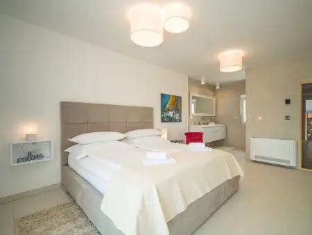 Maison Ivana, 3 chambres avec piscine chauffée à Krk : photo 9