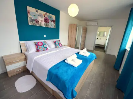 West, maison 5 pièces avec piscine chauffée à Tribunj : photo 13