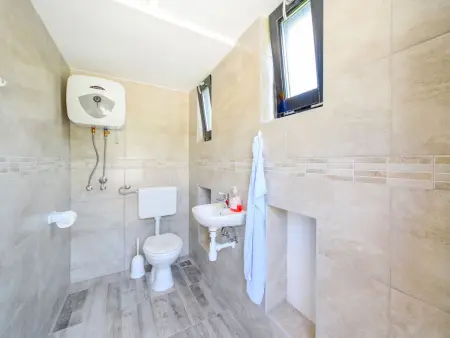 Madera – Maison 6 pers. piscine privée Dugo Selo : photo 8