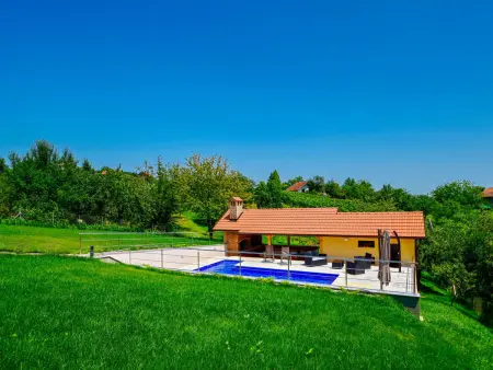 Madera – Maison 6 pers. piscine privée Dugo Selo : photo 21