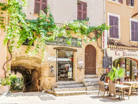 Studio 25 m² Bormes-les-Mimosas, centre village : photo 5